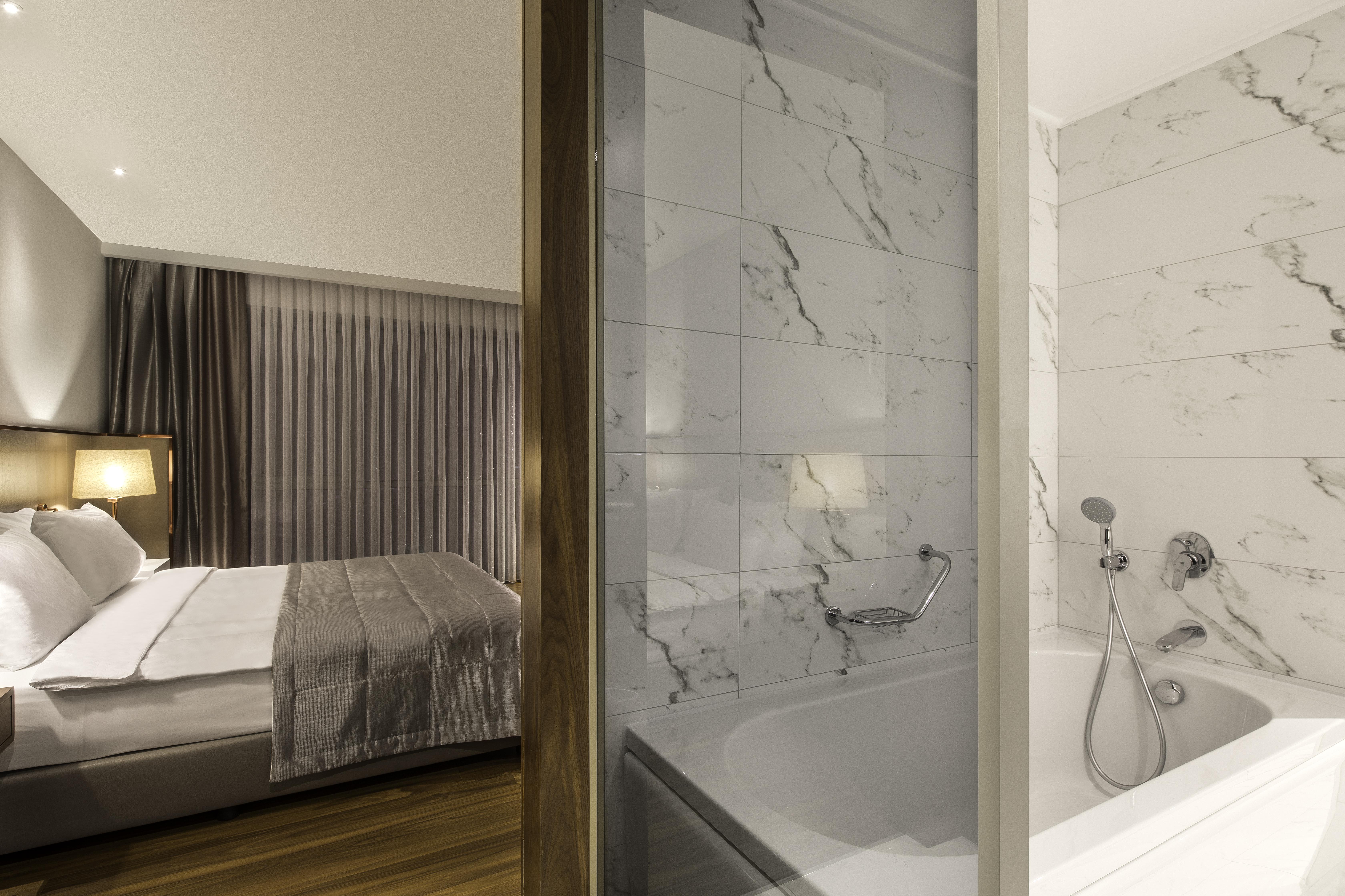 Lionel Hotel Istanbul Luaran gambar A shower enclosure