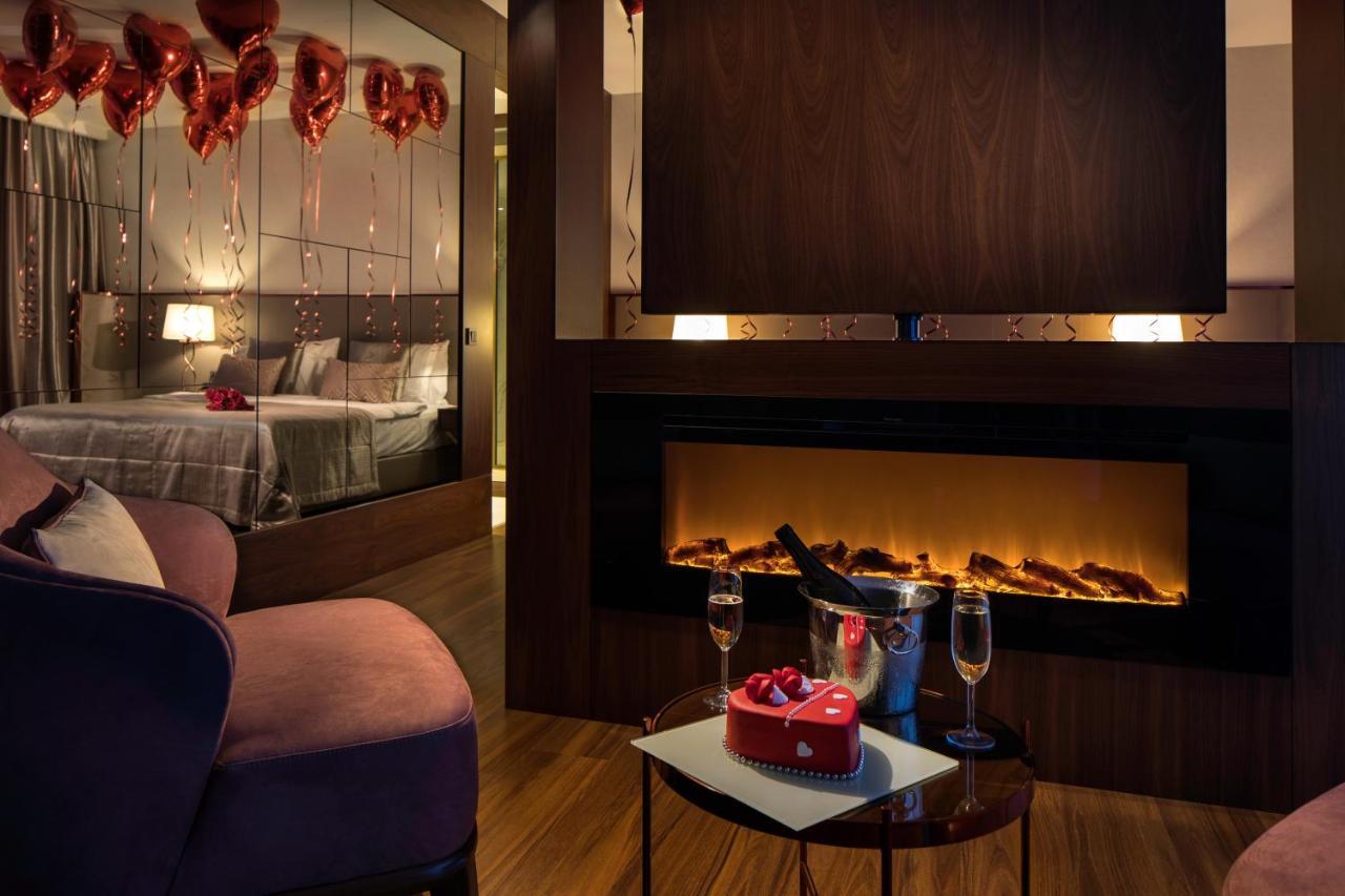 Lionel Hotel Istanbul Luaran gambar A fireplace in a hotel room