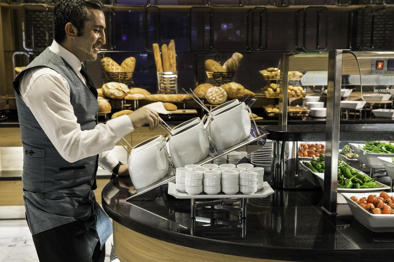 Lionel Hotel Istanbul Luaran gambar A buffet at a hotel